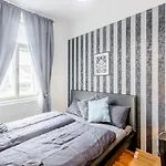 Wenceslas Square Aparthotel 3*