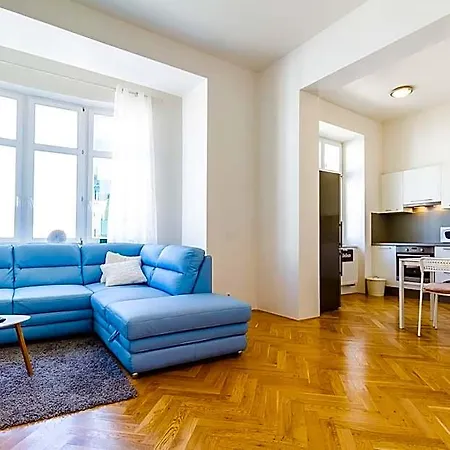 Top Wenceslas Square Aparthotel 3*