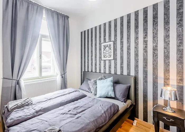 トップ ヴァーツラフ スクエア アパートホテル 3*